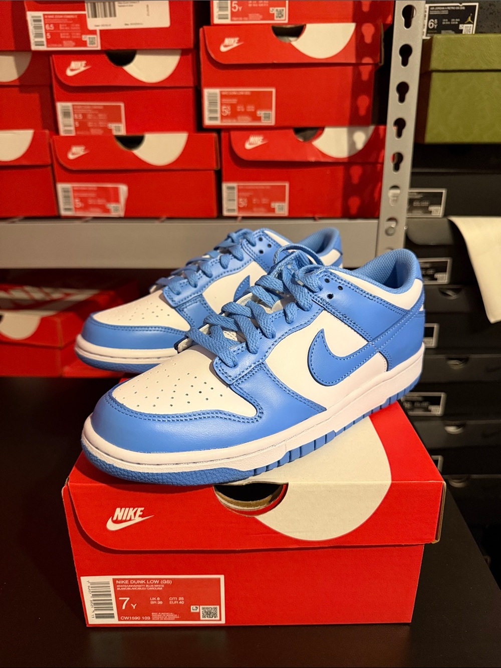 Nike Dunk Low UNC Gs size 7y